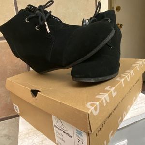 Toms Black Suede